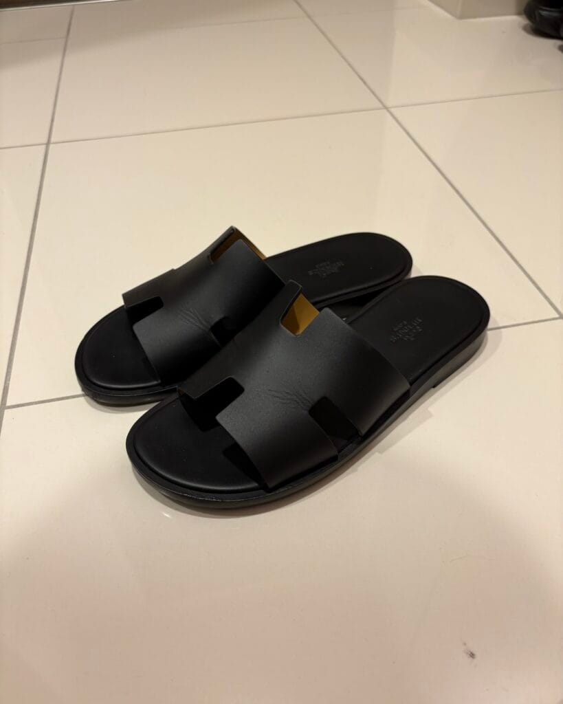 エルメス イズミール サンダル メンズレビュー：薄底レザーの履き心地