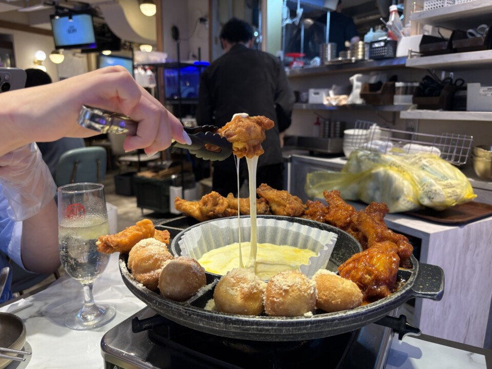 賑わう店内でのディナー