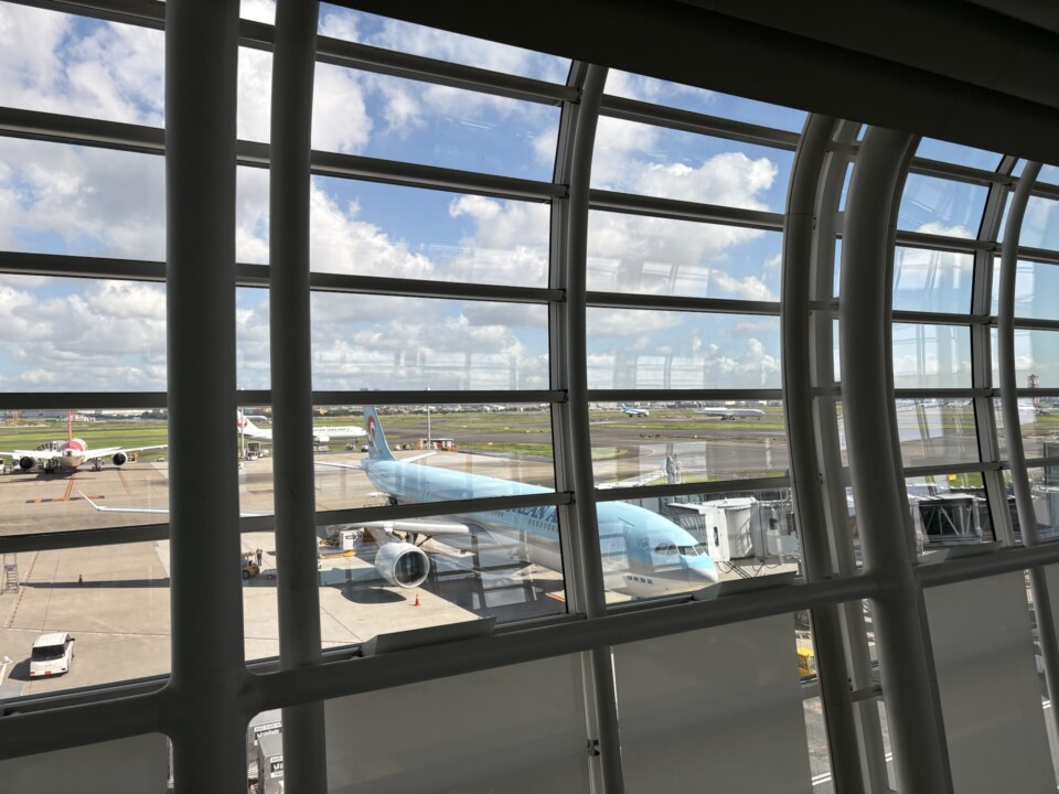 羽田空港、大韓航空便への搭乗前