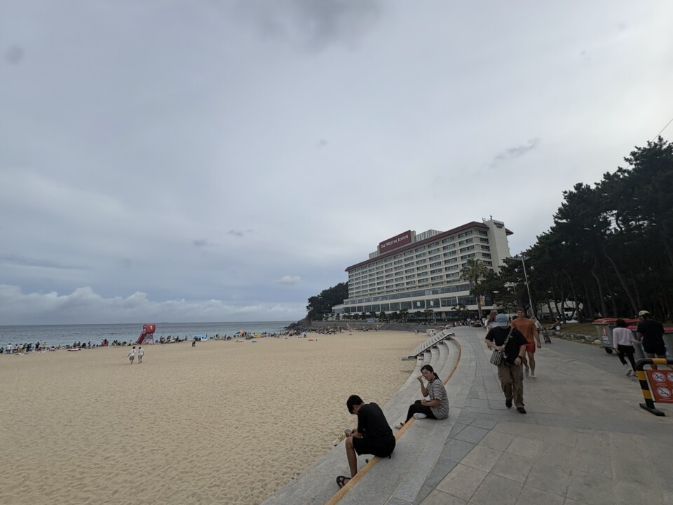 ホテル前に広がる海雲台のビーチ