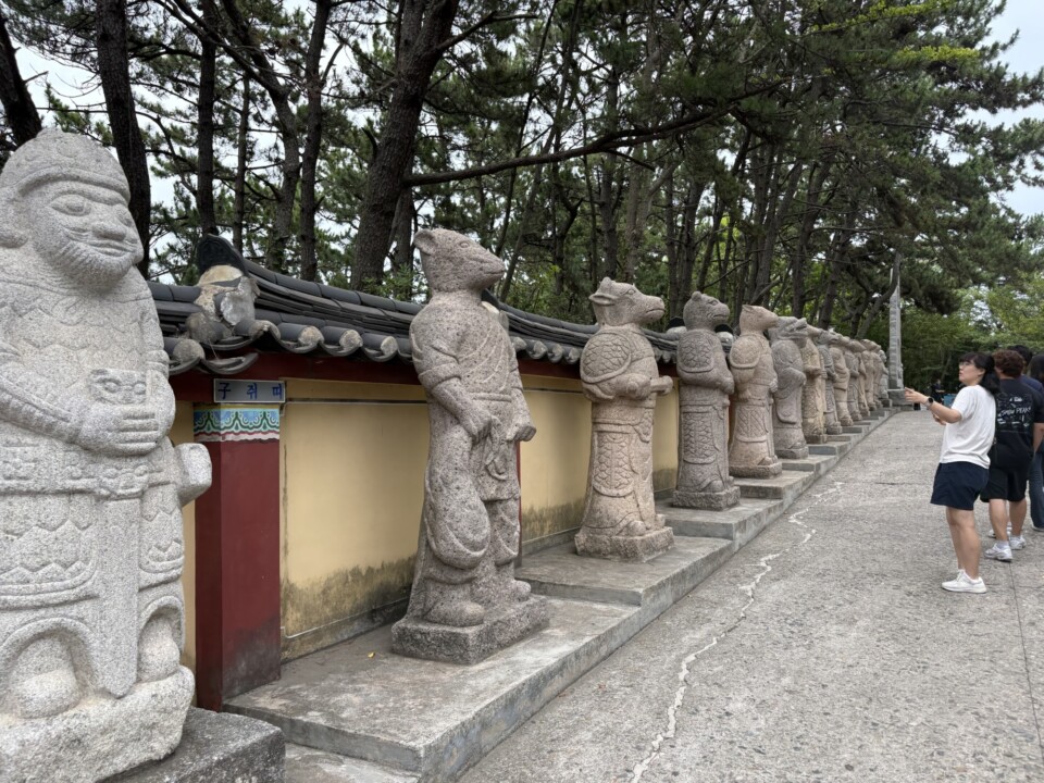 海東龍宮寺の入り口へ続く道