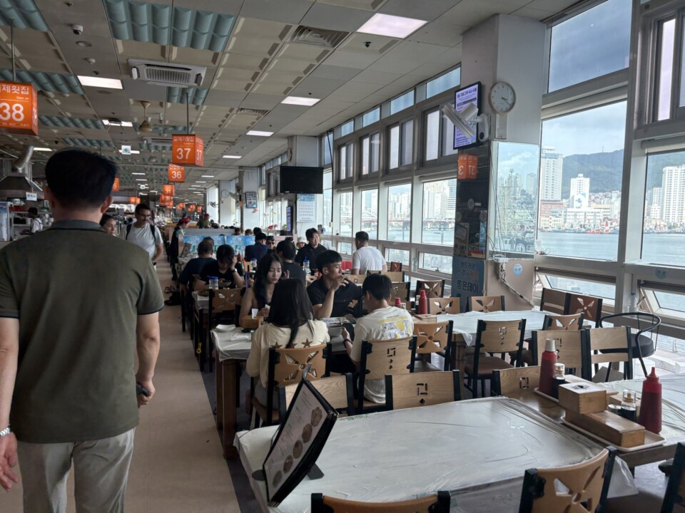 市場での海鮮のひととき